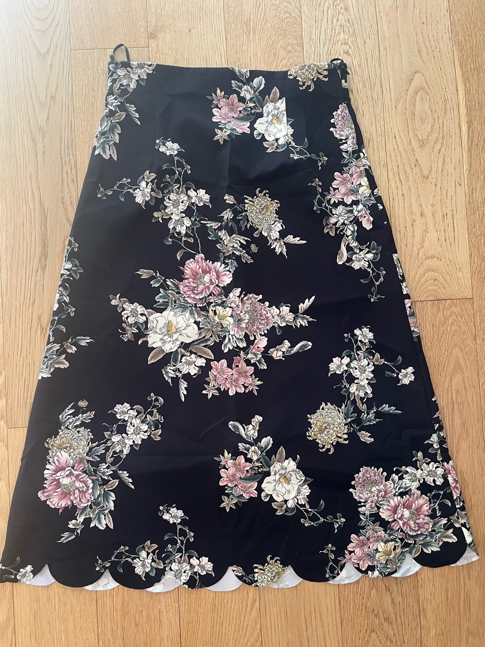 Tenax Made In Italy Black Floral Scalloped Hem Midi Skirt